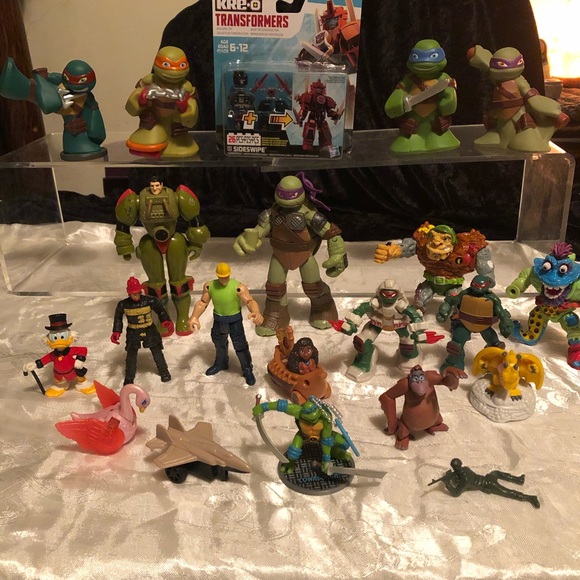 Teenage mutant ninja turtles & some Disney toys - Picture 2 of 8
